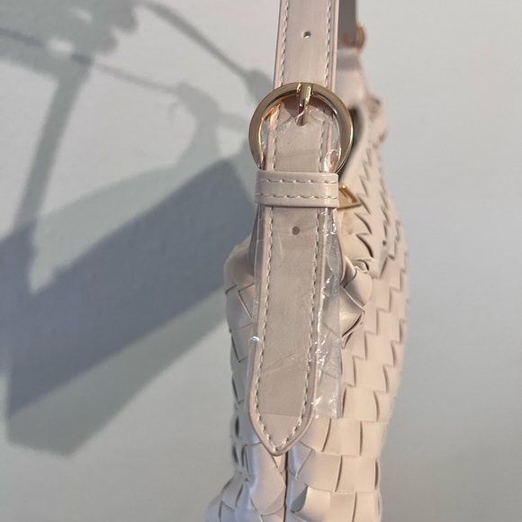 Elegant Cream Woven Faux Leather Shoulder Bag - Picture 4 of 6